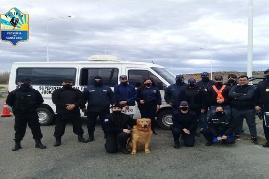 Oficiales de policía.