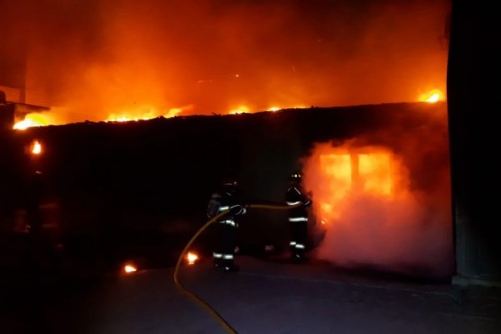 Se incendió un complejo de canchas