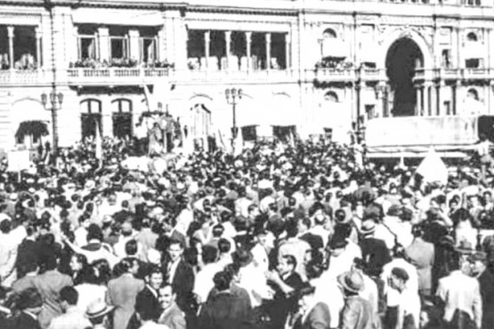 Imagen del histórico día en Plaza de Mayo. 