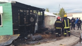 Río Gallegos: dolor y bronca por incendio total en una vivienda
