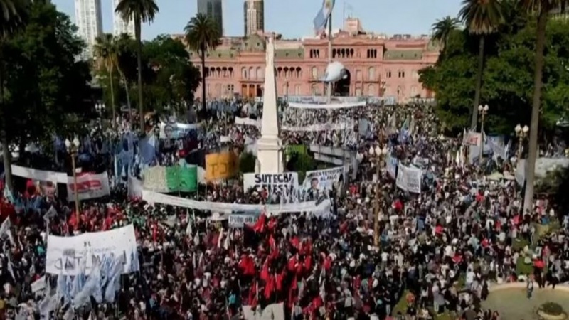 Acto en Plaza de Mayo.