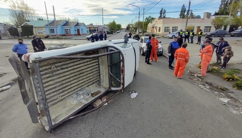 La camioneta que volcó.