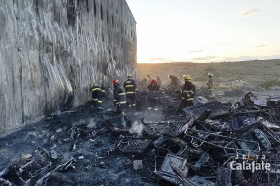 El galpón terminó con importantes daños materiales.