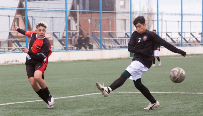 Los chicos están felices de volver a jugar. 