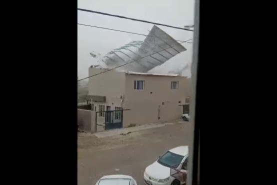 Se voló el techo de una vivienda.