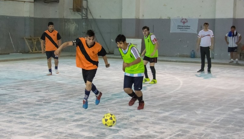 Hay un nuevo espacio para futbolistas en Santa Cruz.