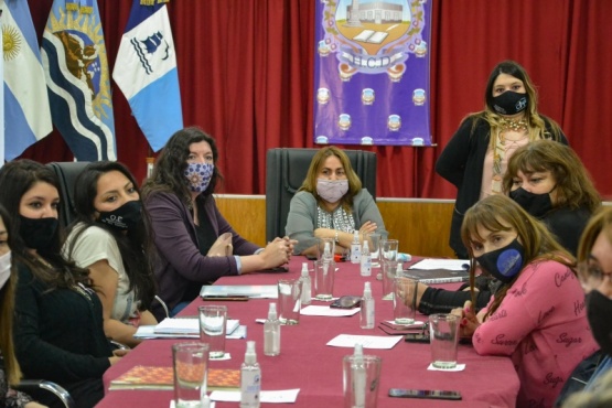 La primera reunión presencial del Consejo Municipal de la Mujer (CONMUJER).