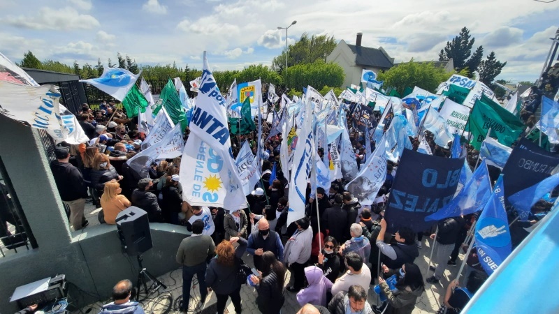 Acto en el mausoleo. 