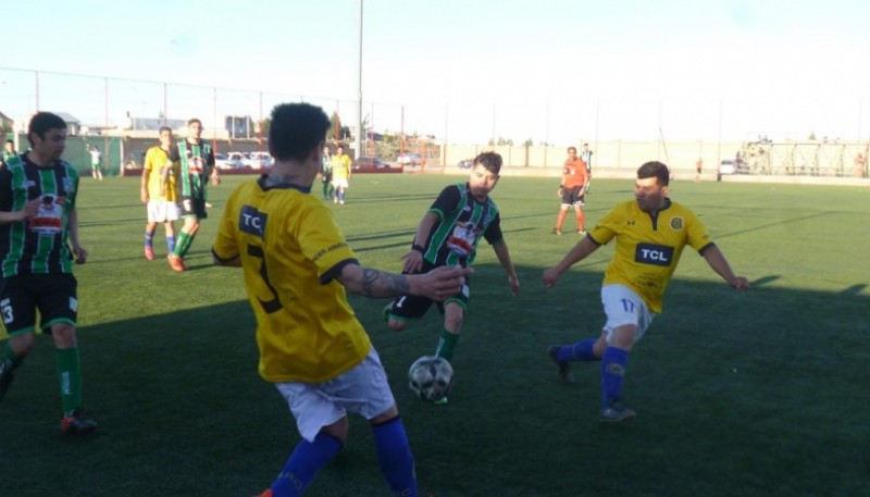 Leonardo Gallardo marcó un “hattrick”.