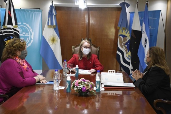 Alicia Kirchner junto a Claudia Martínez y Estrella Cortés.