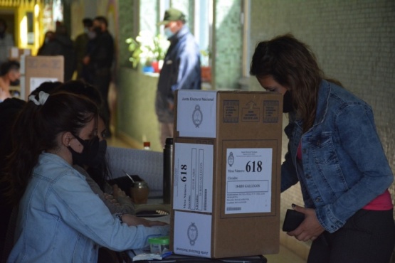 A media hora del cierre de la elección, la participación superaba en 5 puntos la de las PASO. (C. R)