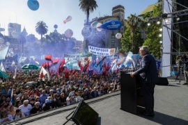 Alberto Fernández ante la multitud: "El Presidente que está acá es el que eligió el pueblo"