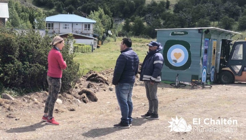 El Intendente de Chaltén junto a la directora de Políticas Ambientales, Florencia Fortini. 