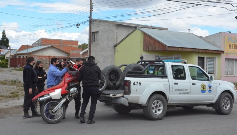 La moto fue secuestrada por el personal policial. (Foto: C.R.)