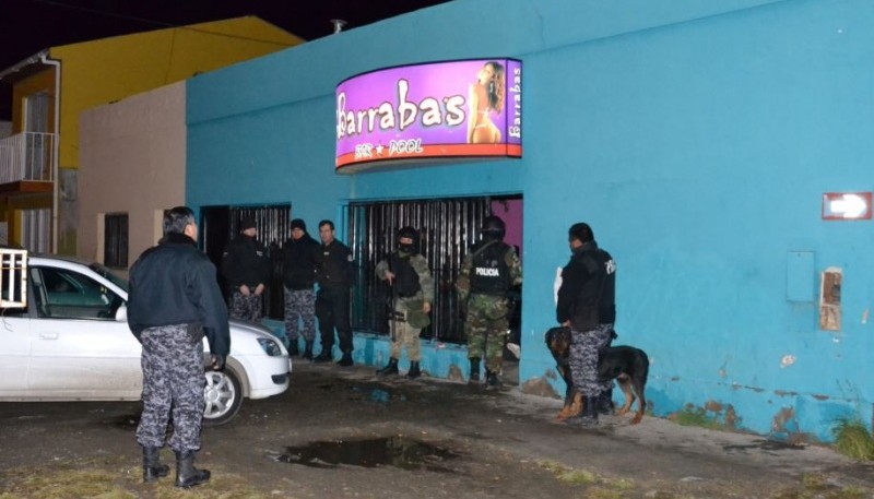 En el local “Barrabás II” se encontraron a cuatro mujeres. (Foto. C. Robledo)