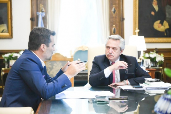 El Presidente junto al secretario de Energía, Darío Martínez.