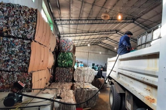 Cambiar aceite usado por combustible para maquinaria municipal