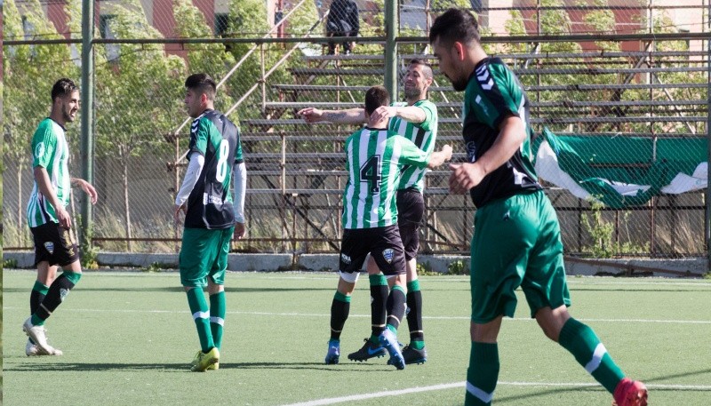 Boxing festejando un gol.