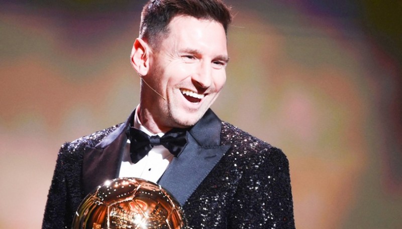 Lio Messi con el balón de oro