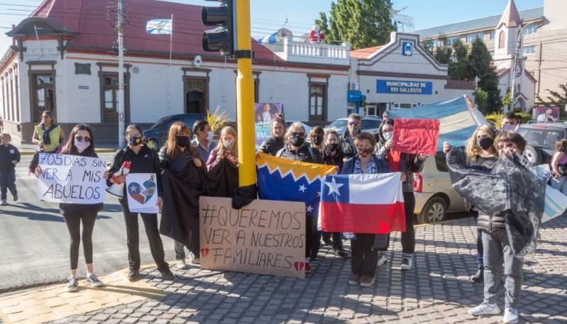 Reclamo en Río Gallegos por la reapertura de fronteras con Chile. (Fotos C.G.)