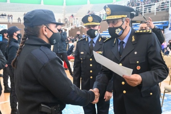 Cortés en la jura de 129 agentes que culminaron su formación.