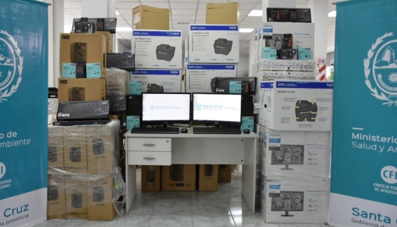 Computadoras e impresoras a Centros de Salud de la provincia