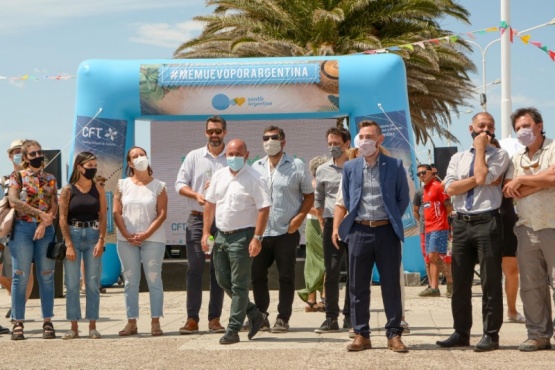 Gustavo Sastre junto a funcionarios de Nación. 