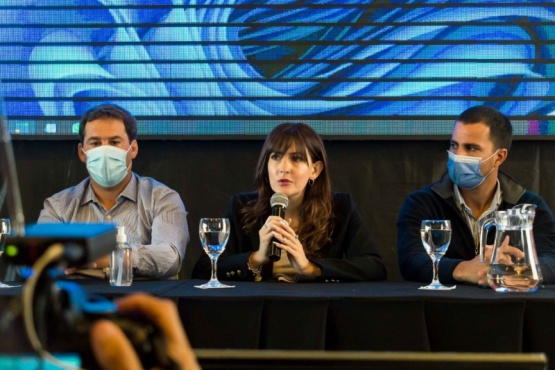 La presidente del Consejo de Administración de la SCPL, Anabella Cardillo junto al intendente de Comodoro, Juan Pablo Luque y el viceintendente, Othar Macharashvili;