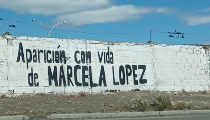 En la ciudad hay muros pintados con la afirmación: “Aparición con vida de Marcela López”.