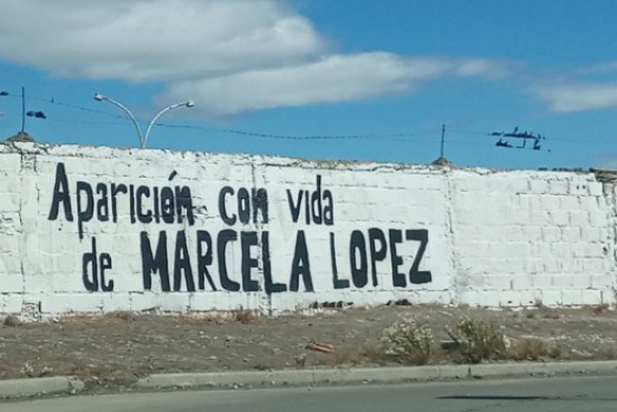 En la ciudad hay muros pintados con la afirmación: “Aparición con vida de Marcela López”.