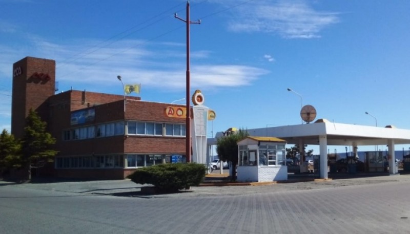 Estación de Servicio en la costanera local. (Fotos JCC)