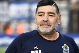 Denuncian que la tumba de Diego Maradona está abandonada