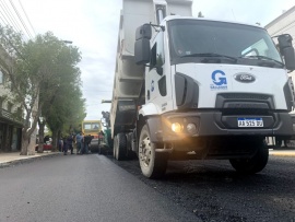 Río Gallegos: Avanza el asfaltado en la avenida Kirchner