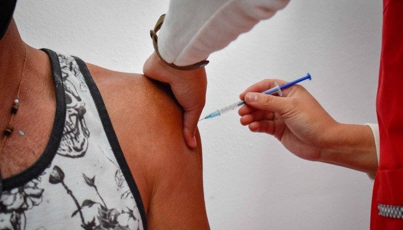 Empleados municipales se vacunaron en el Corralón.