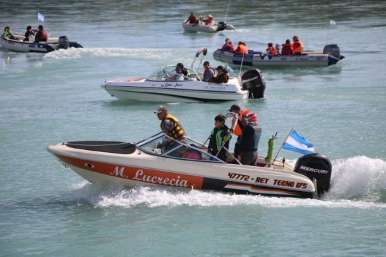 Desde la Isla Pavón partieron las embarcaciones del Raid Náutico hacia El Calafate