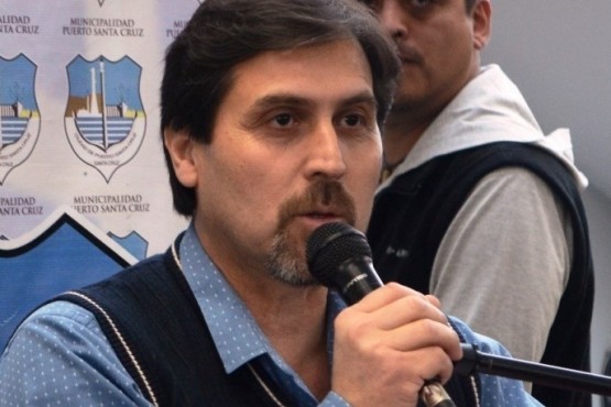 Néstor González.