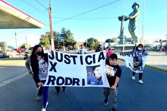 La familia de Rodrigo marchó por las calles de la ciudad de Caleta Olivia.