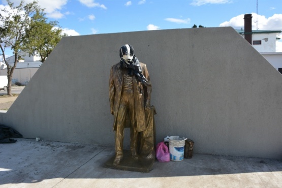 La estatua de Roca en la Plaza República