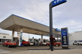 Circula campaña falsa de donación de combustible en YPF