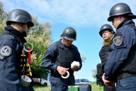 Hombre encontró granada de mano mientras caminaba por un parque