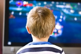 Infancia: Cómo afecta a los niños mirar mucha televisión