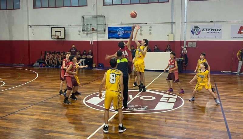 La Escuela de Básquet de Pico Truncado empezó el torneo. 