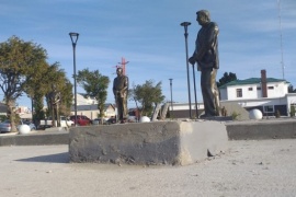 El Gobierno de Santa Cruz repudió el vandalismo sobre la estatua de Cristina Kirchner