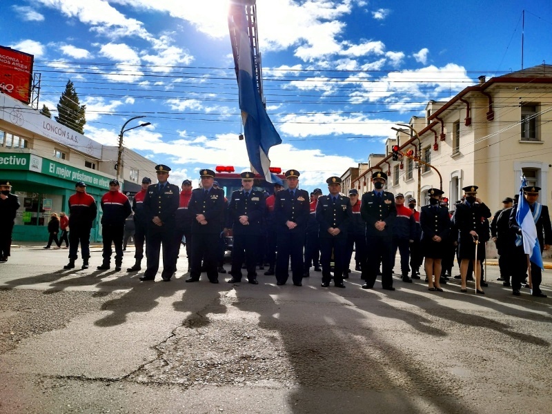 Personal de bomberos festejó sus 75 años. 