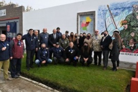 Seguridad presentó un mural homenajeando a los héroes de Malvinas