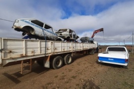 Levantan chatarra y autos en desuso en barrios de Río Gallegos