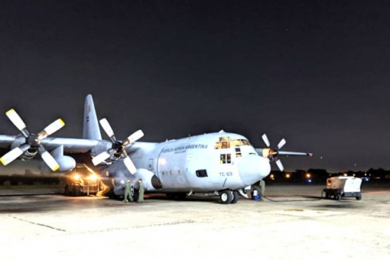 El avión Hércules partió desde Comodoro Rivadavia hacia la zona de rastrillaje. 