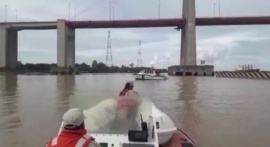 Dos hermanos se habrían arrojado al río Paraná y son intensamente buscados