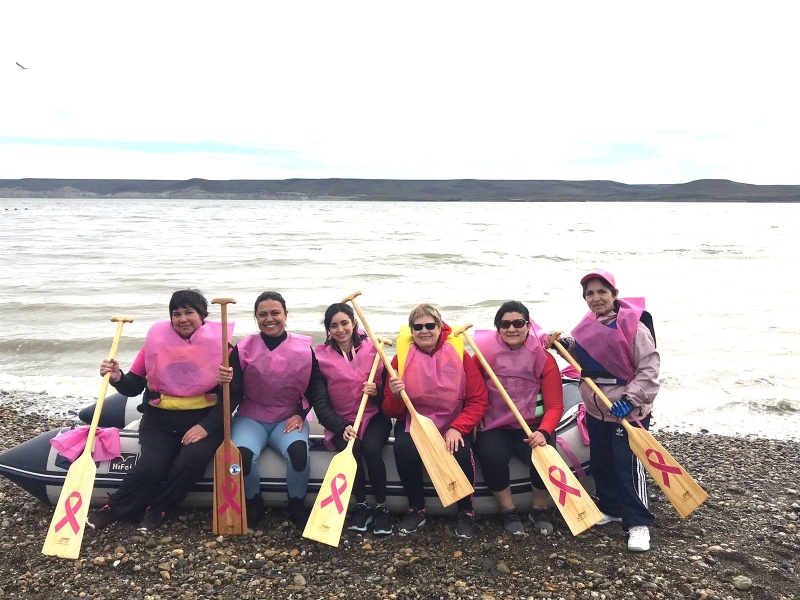 “Guerreras Rosa del Viento”, un grupo que le rema a la vida.