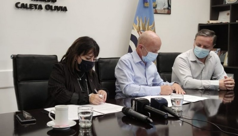 Educación firmó convenio de colaboración mutua con la Municipalidad de Caleta Olivia